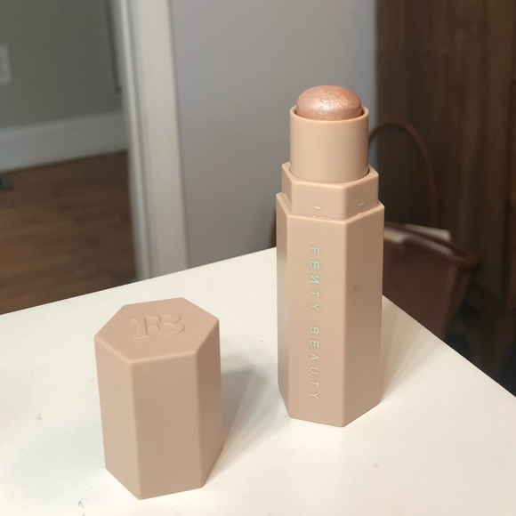 Fenty Beauty Other - Fenty Beauty Matchstix Highlighter in Starstruck